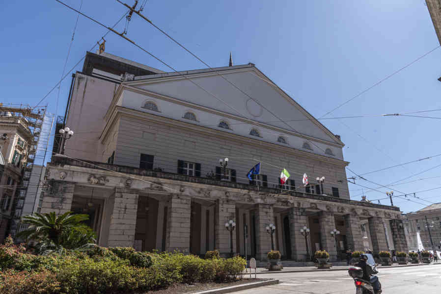 Italia - Génova 028 - teatro Carlo Felice.jpg